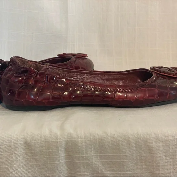 Tory Burch Reva Ballet Flats
Burgundy Crocodile Pattern
Women's Size 7 - Picture 7 of 8